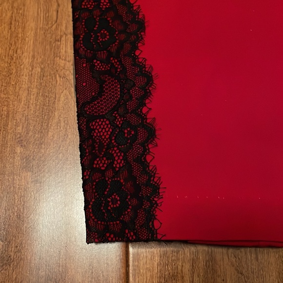 New! NWT 2b Bebe beautiful red skirt with side black lace size 4 - Picture 11 of 12